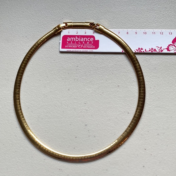 Gold necklace with rigid chain and small extender clasp - Picture 5 of 5